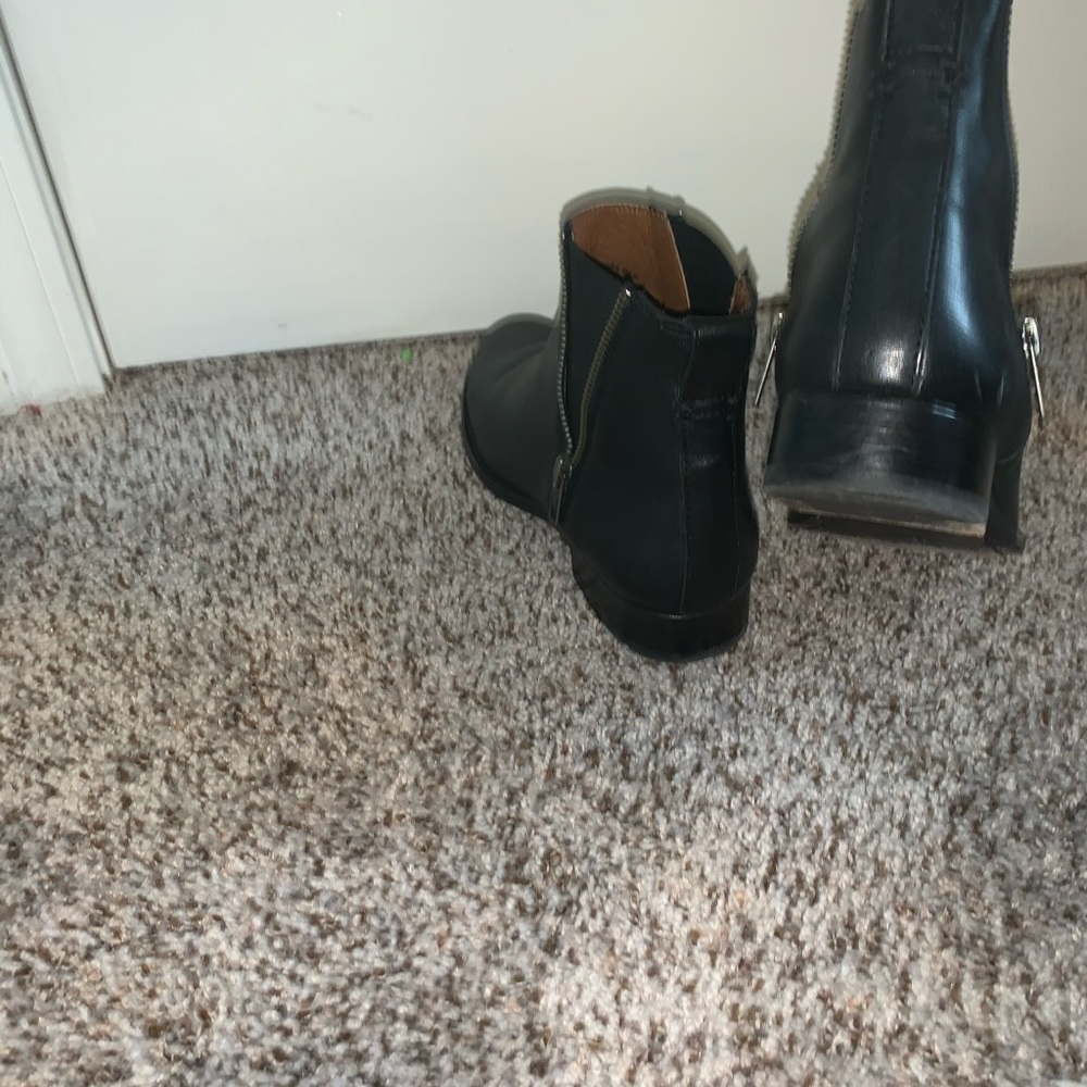 Frye - Picture 3 of 3